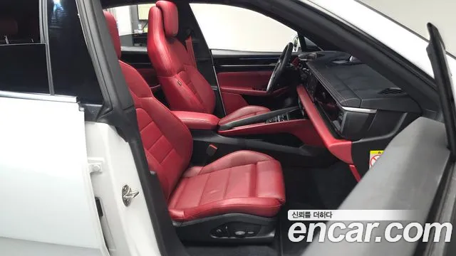 Porsche Macan Electric — Фото автомобиля 16