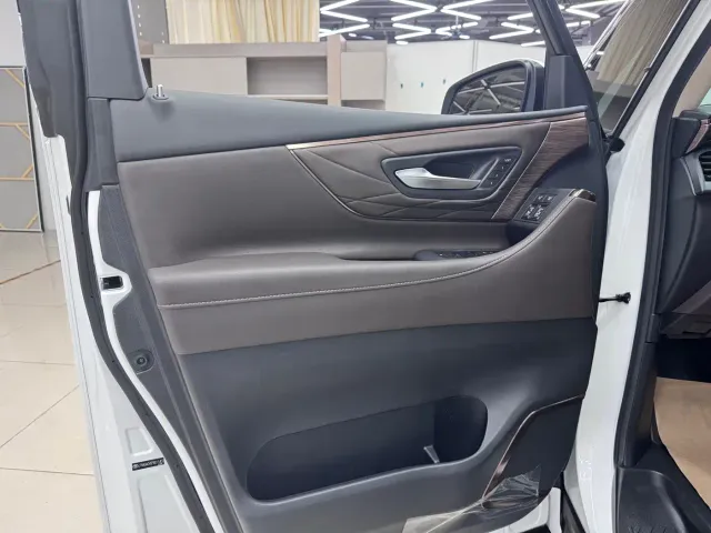 Toyota Alphard — Фото автомобиля 6