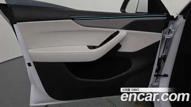 Tesla Model Y — Фото автомобиля 13