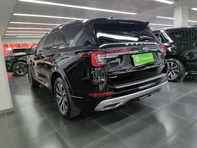 Ford Explorer — Фото автомобиля 4