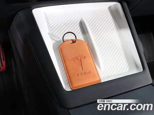Tesla Model 3 — Фото автомобиля 12