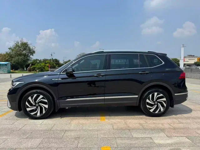 Volkswagen Tiguan L — Фото автомобиля 4