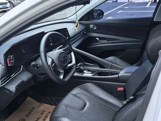 Hyundai Elantra — Фото автомобиля 10