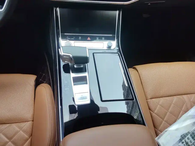 Audi A8 — Фото автомобиля 16