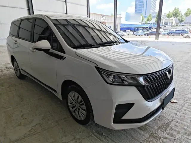 Wuling Jiachen — Фото автомобиля 3