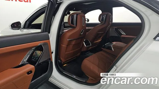 BMW 7 Series G70 — Фото автомобиля 18
