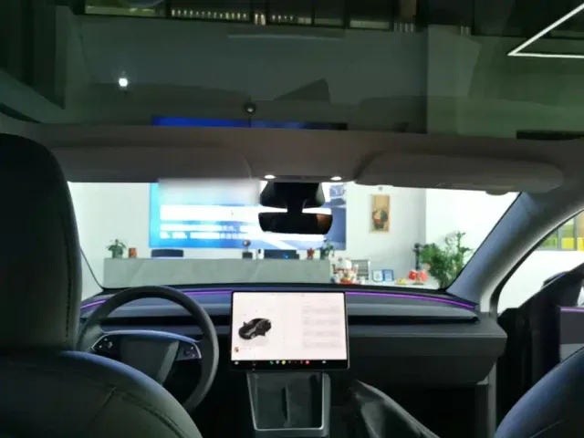 Tesla Model Y — Фото автомобиля 17