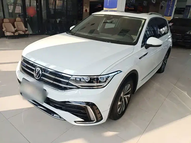 Фотография автомобиля — Volkswagen Tiguan L PHEV