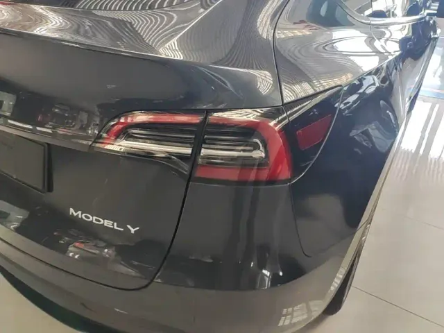 Tesla Model Y — Фото автомобиля 7