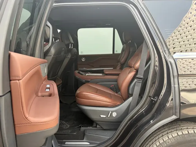Lincoln Navigator — Фото автомобиля 10