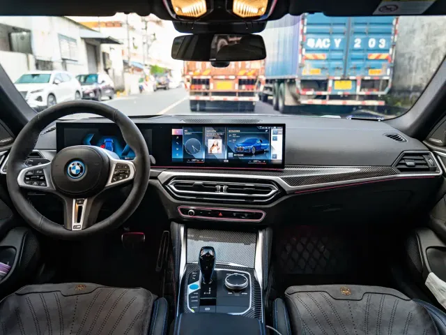 BMW i4 — Фото автомобиля 12