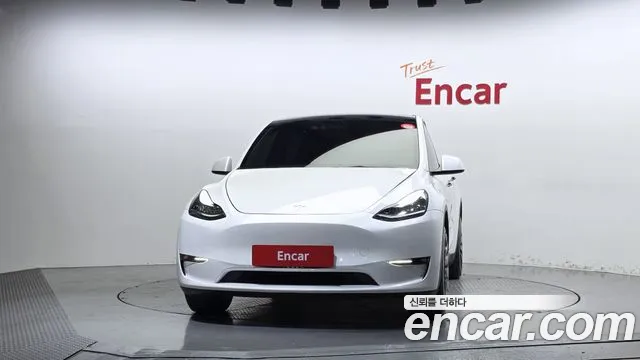 Tesla Model Y — Фото автомобиля 3