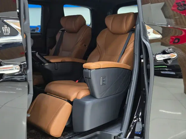 Toyota Vellfire — Фото автомобиля 10