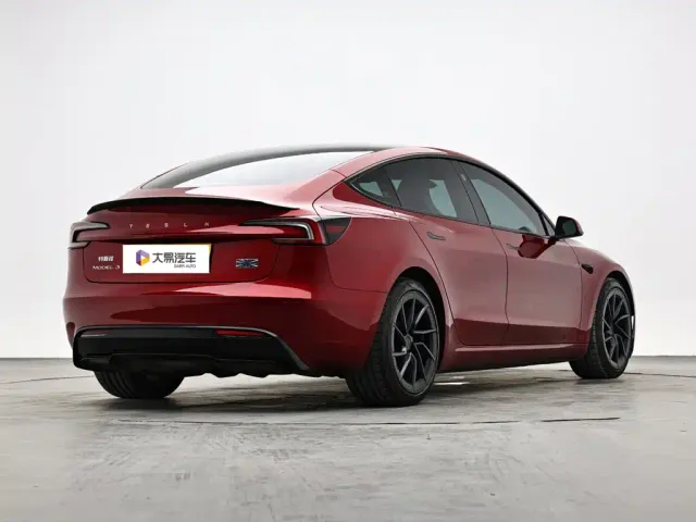 Tesla Model 3 — Фото автомобиля 3