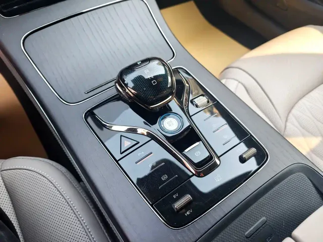 BYD Han 2025 DM-i Smart Driving Edition 125KM LiDAR Flagship — Фото автомобиля 5