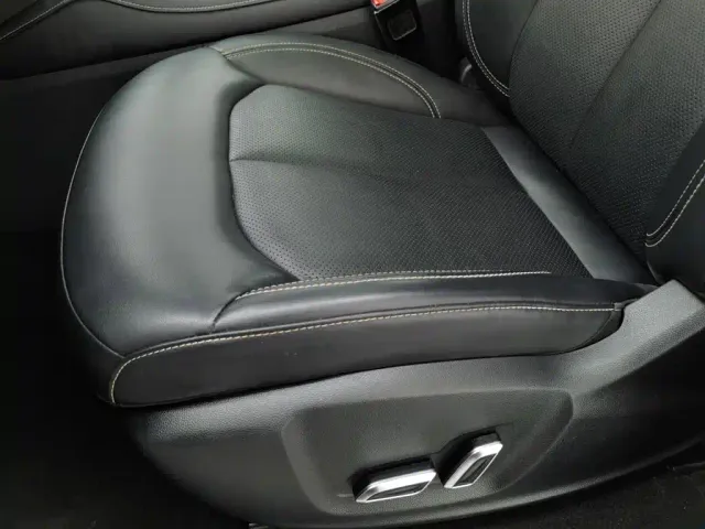 Roewe RX8 — Фото автомобиля 20
