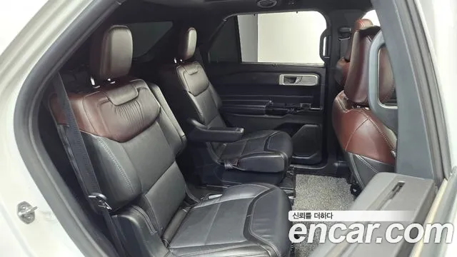 Ford Explorer Explorer 6 поколение 3.0 Platinum 4WD — Фото автомобиля 11
