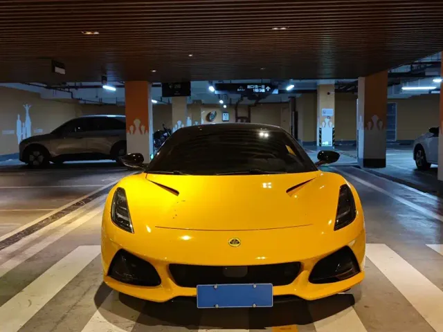 Lotus Emira — Фото автомобиля 8