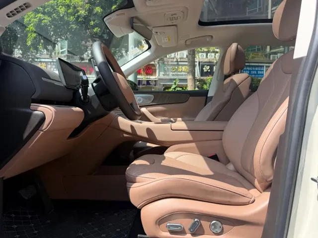 Leapmotor C11 — Фото автомобиля 6