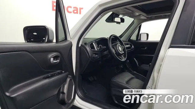 Jeep Renegade — Фото автомобиля 15