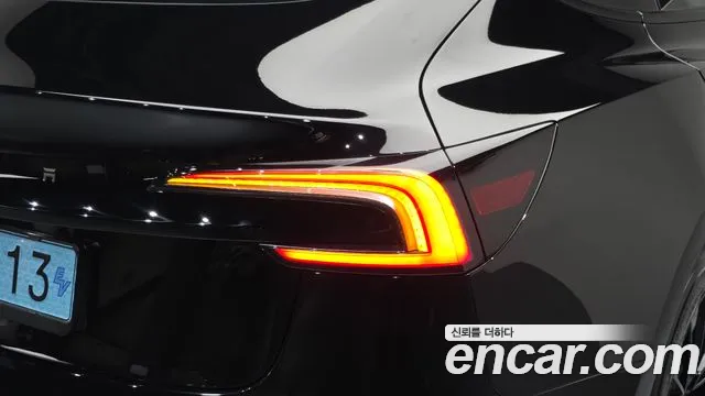 Tesla Model 3 — Фото автомобиля 8