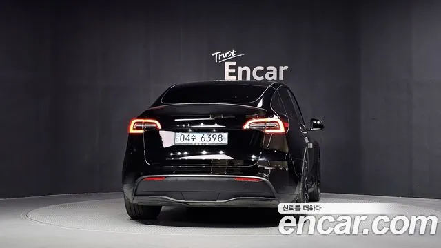 Tesla Model Y — Фото автомобиля 4