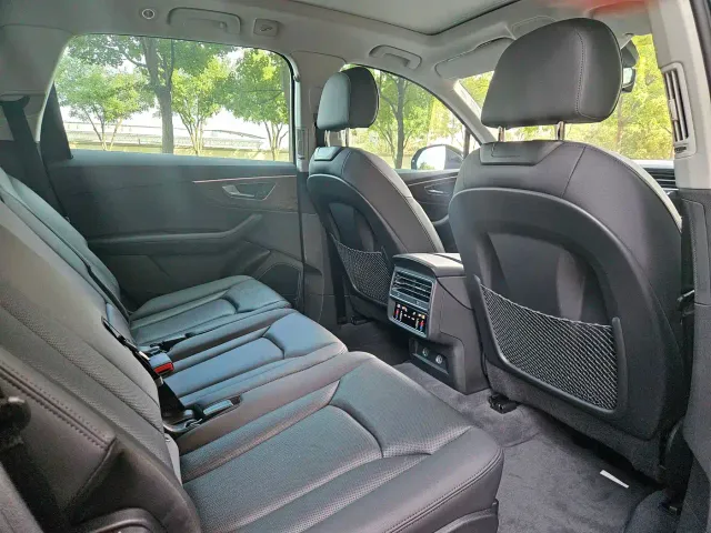 Audi Q7 — Фото автомобиля 10