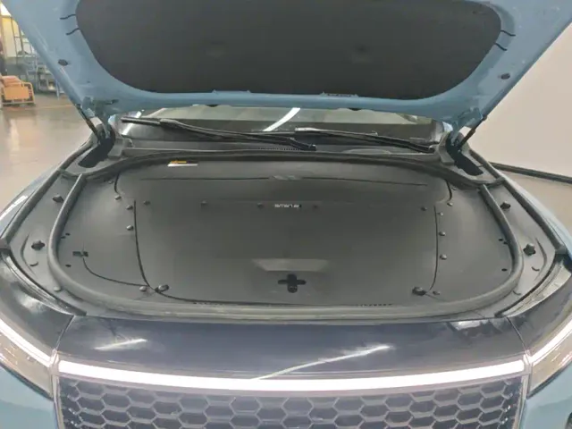 Li Auto ONE — Фото автомобиля 10