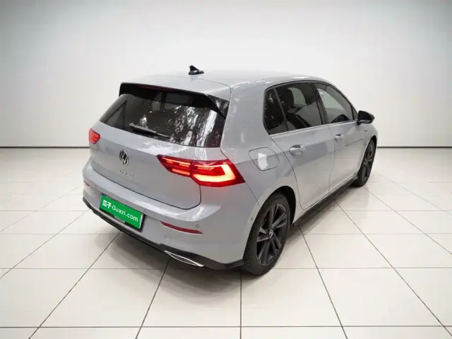 Volkswagen Golf — Фото автомобиля 4