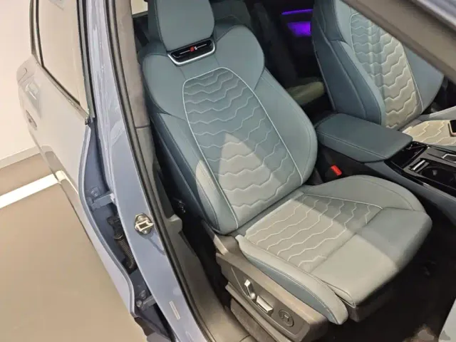 Audi Q6L e-tron — Фото автомобиля 24