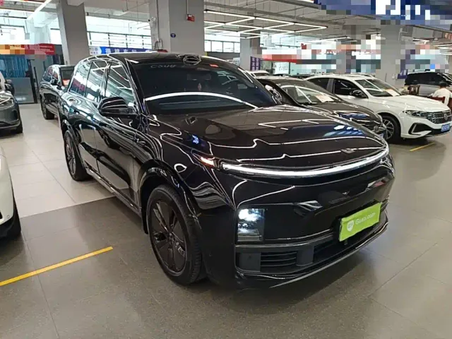Li Auto L8 — Фото автомобиля 3