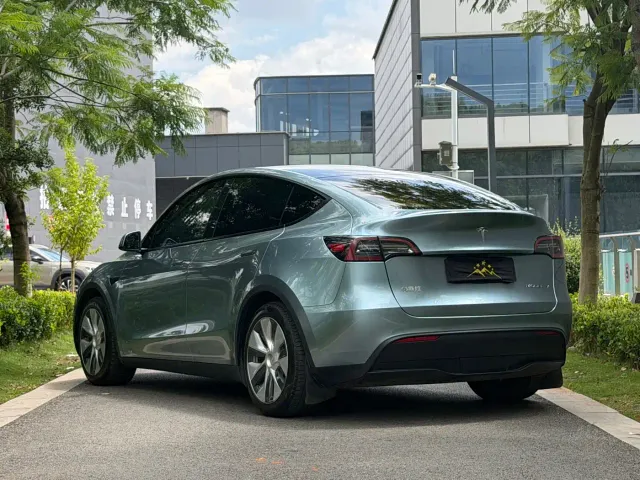 Tesla Model Y — Фото автомобиля 4