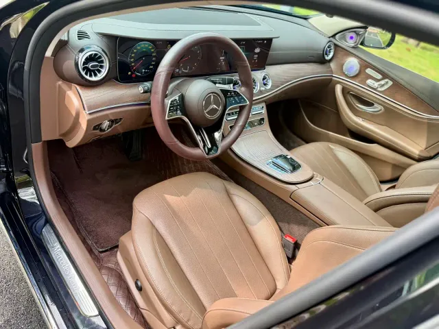 Mercedes-Benz E-Class — Фото автомобиля 4