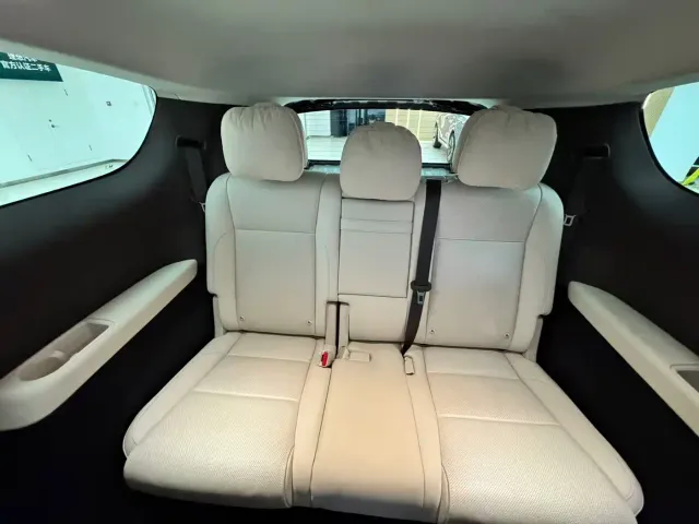 Li Auto MEGA — Фото автомобиля 9