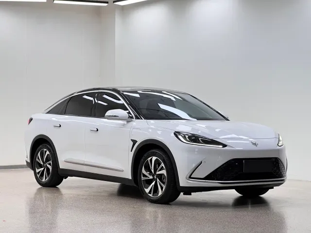 Arcfox Alpha S — Фото автомобиля 3