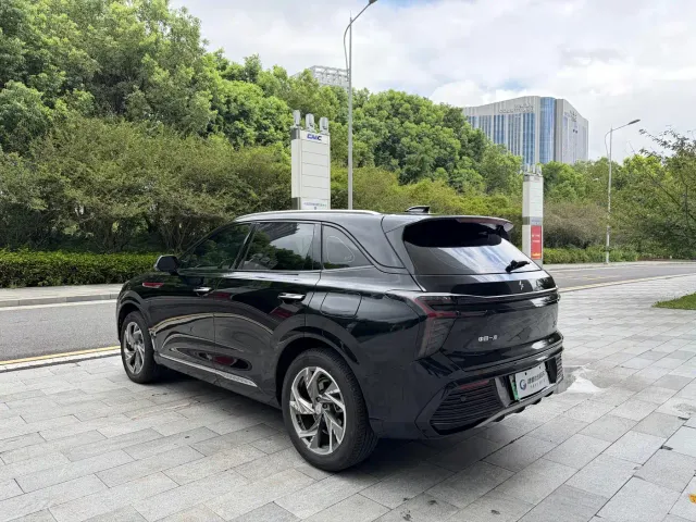 Hongqi HS3 PHEV — Фото автомобиля 8