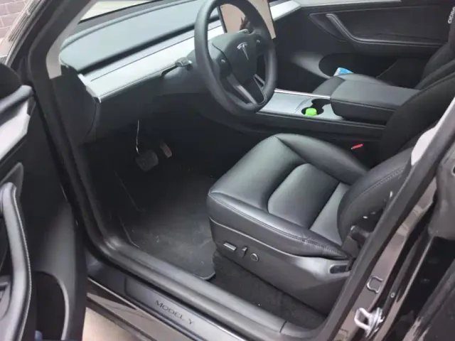 Tesla Model Y — Фото автомобиля 9