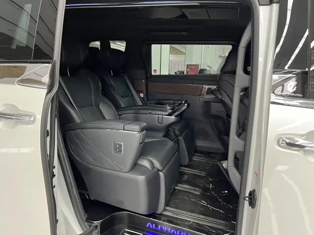 Toyota Alphard — Фото автомобиля 5