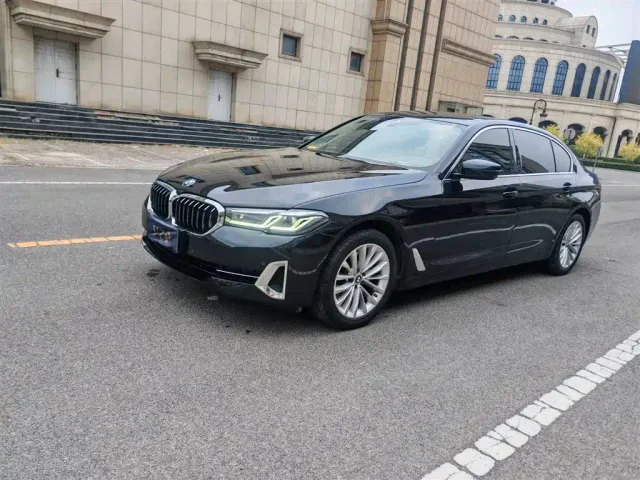 Фотография автомобиля — BMW 5 Series