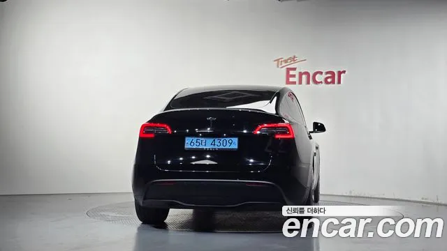 Tesla Model Y — Фото автомобиля 4
