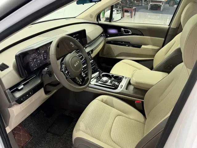 Kia Carnival — Фото автомобиля 11