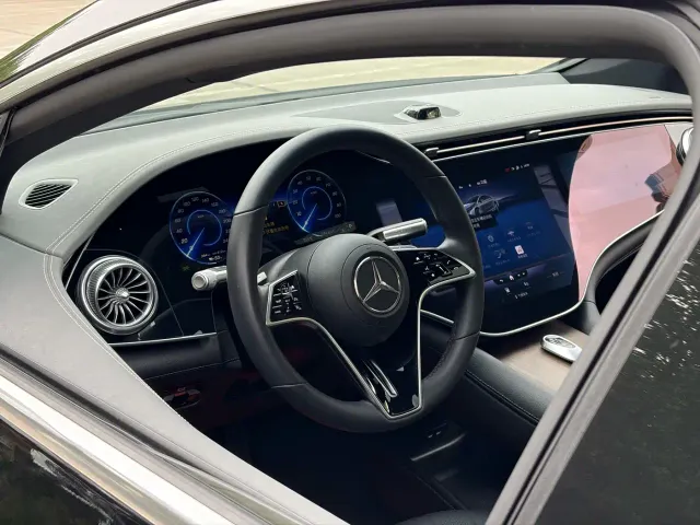 Mercedes-Benz EQS — Фото автомобиля 12