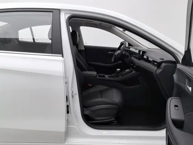 Roewe i5 — Фото автомобиля 23