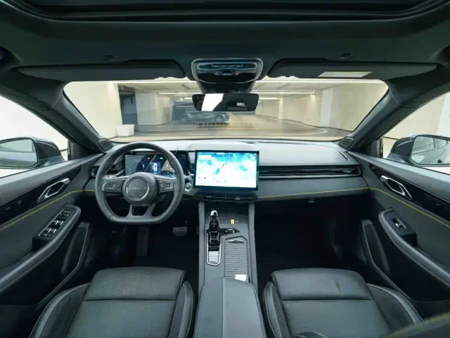 Lynk & Co 03 — Фото автомобиля 18