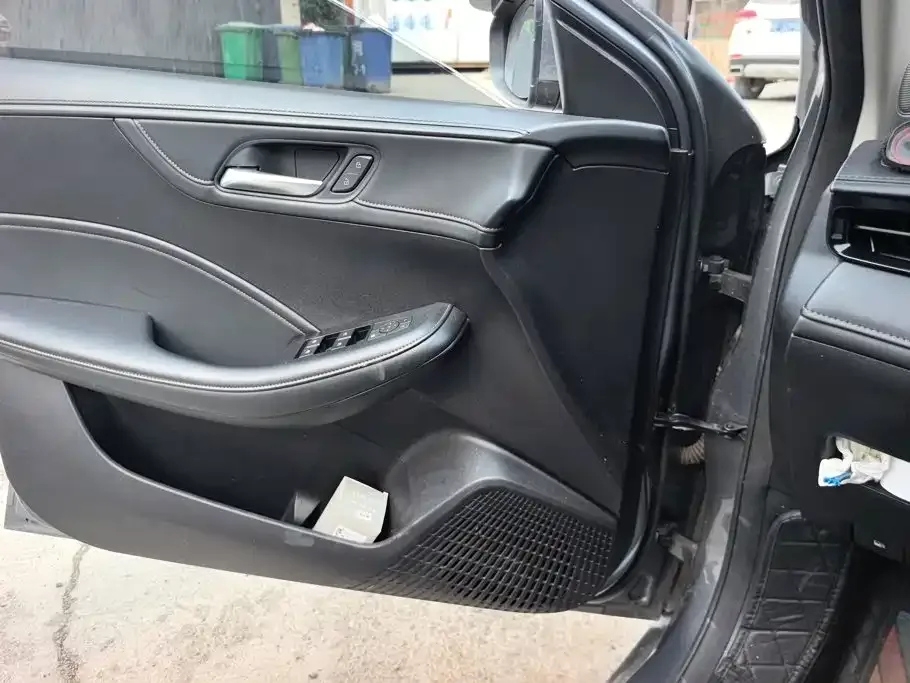 Roewe Roewe i5 2023 1.5L CVT Honor Edition — Фото автомобиля 7