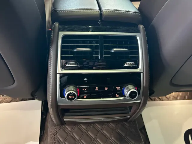 BMW 7 Series — Фото автомобиля 24