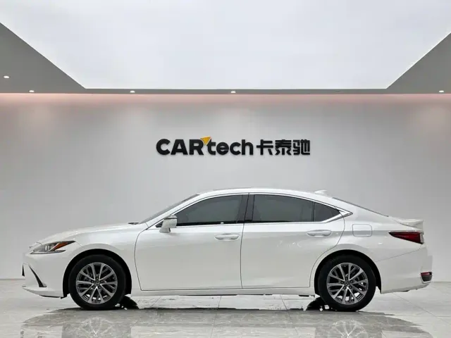 Lexus ES — Фото автомобиля 2