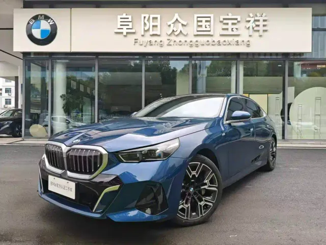 Фотография автомобиля — BMW 5 Series