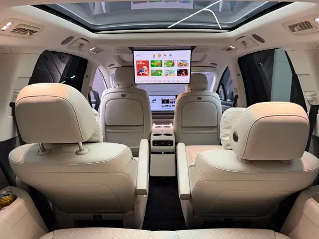 Li Auto i8 — Фото автомобиля 13