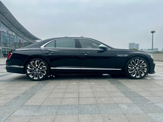 Bentley Flying Spur — Фото автомобиля 17